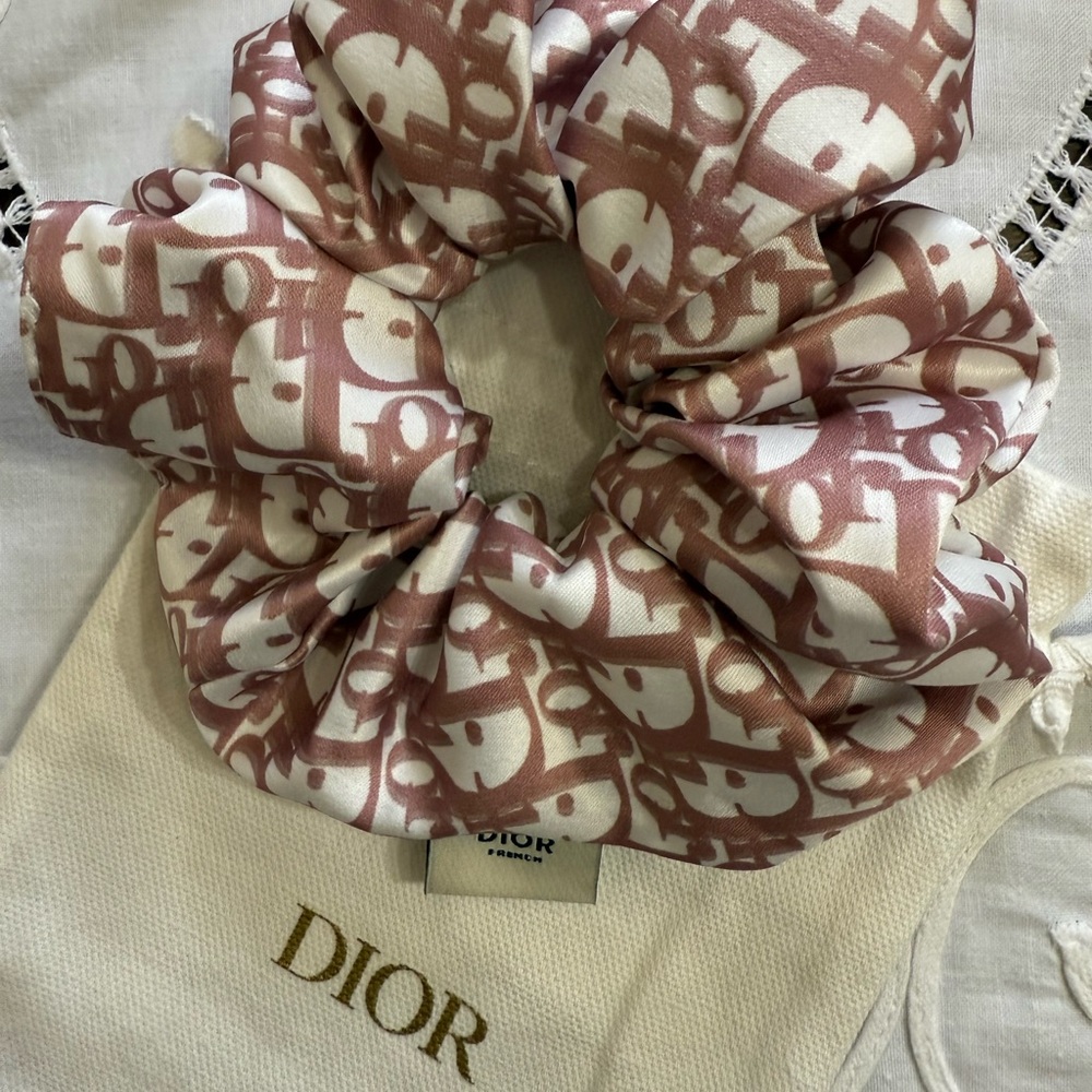 Dior “Dark Rose” and Soft White Patterned Scrunchie NBNT